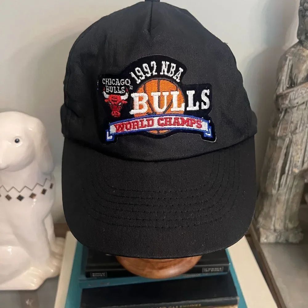 Chicago Bulls NBA embroidered snapback Cap - 1992 NBA World Champs.
